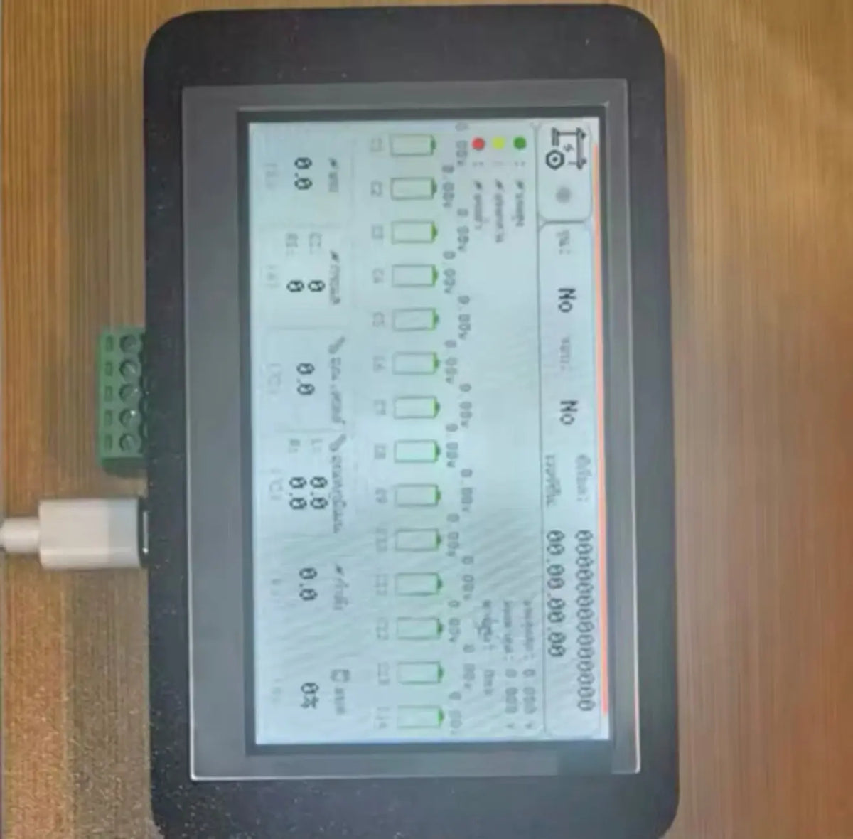 Battery diagnostic reader touchscreen displaying diagnostic icons and controls