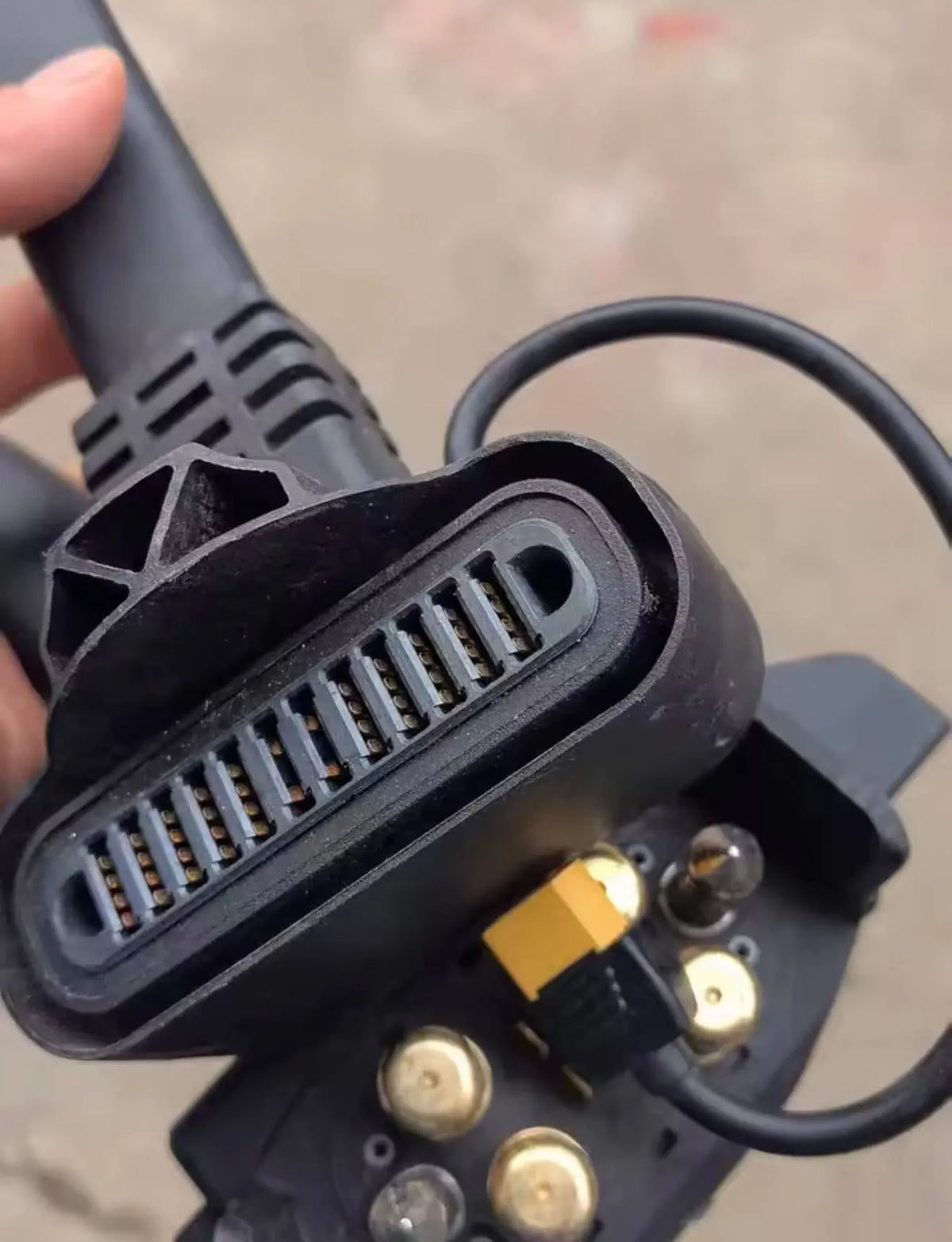 Flight adapter connector with pin port and gold contacts